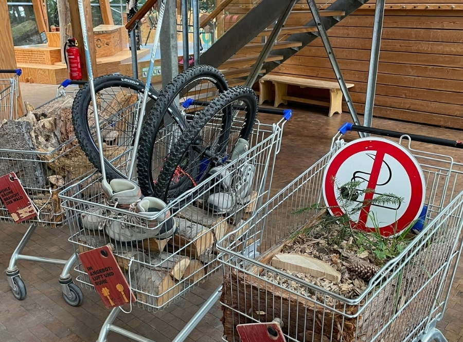 Eingangsbereich mit Verschiedenen Lern Stationen