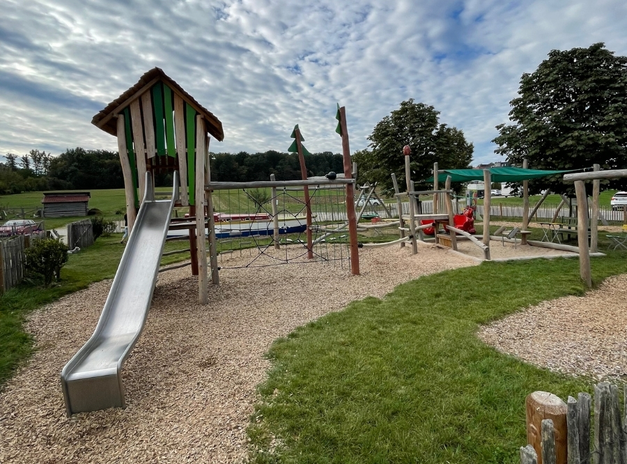 Toller Spielplatz welcher während des Besuchs des Rammerthofs genutzt werden darf