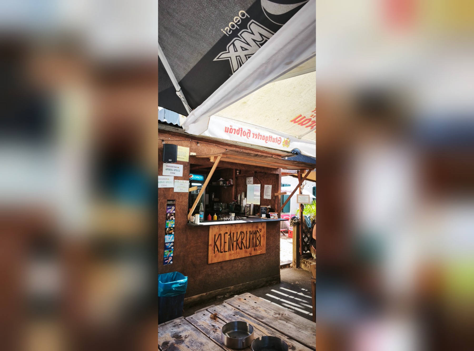 Gemütlicher Kiosk im Waldgebiet